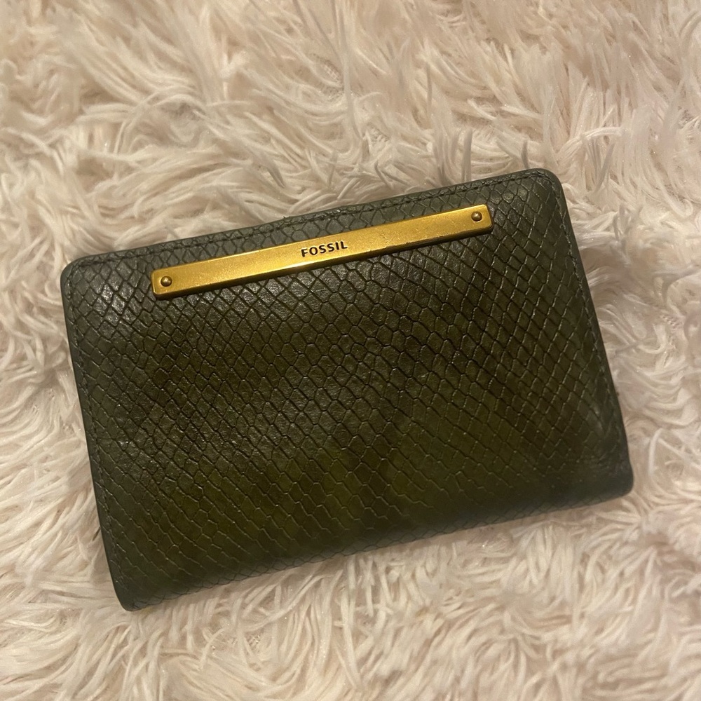 Fossil Women's Liza Leather Multifunction Bifold Wallet green Python